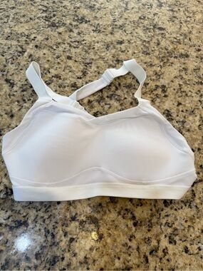 Adore Me Women's White Wireless Sports Bra - Comfortable Support